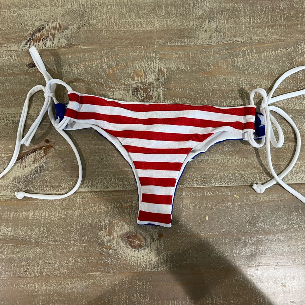 Cheeky bikini bottom